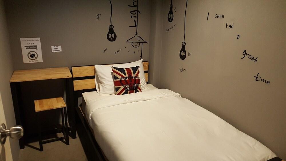 La Belle Nuit House Hostel Chiang Mai Exterior photo